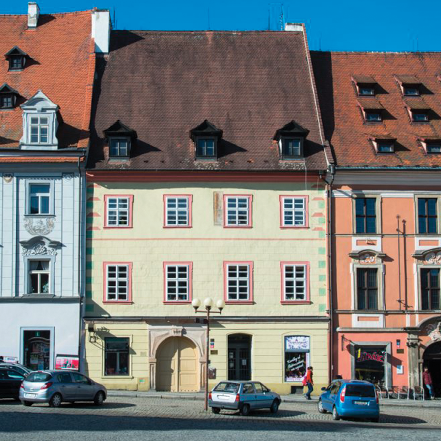 visit cheb 
            das haus zum schwarzen bären
